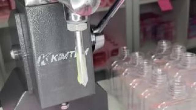 治愈系瞬间！沐浴露装瓶，让清香充满每一个角落！ #沉浸式 #解压 #助眠