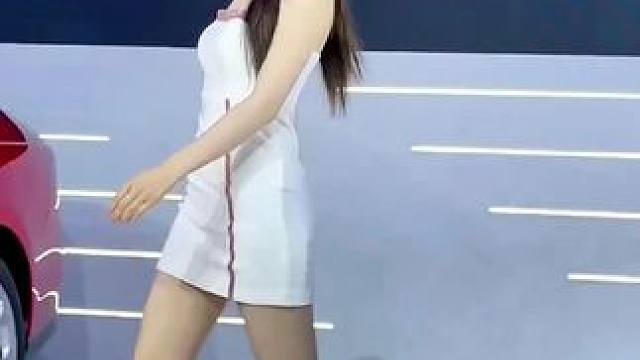 这腿又长又白又细~