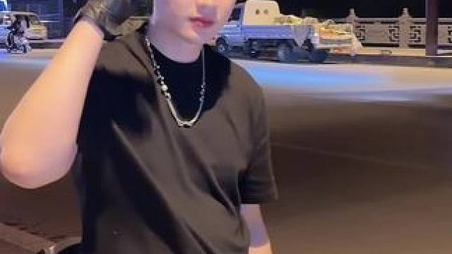 骑机车也是自己的一种快乐#机车 #爱机车爱生活 #阳光男孩 #每个男人都有一个机车梦 #速度与激情 