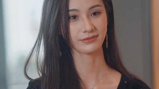 妻子在车里安装了监控，却撞见了崩溃的一幕！