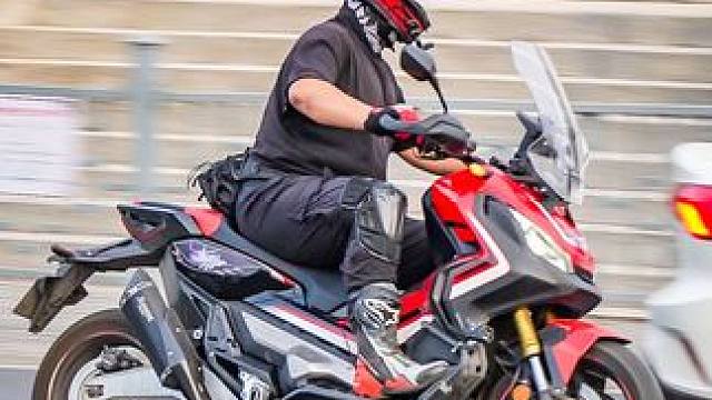 广场机车追焦 视频 解说 #摩托车 #机车 #追焦 #女骑 #让骑行成为一种生活