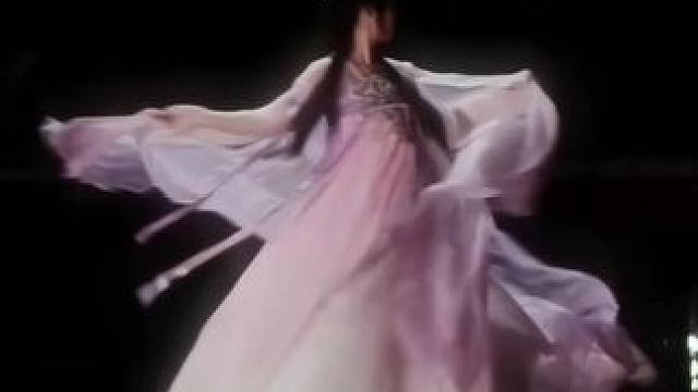 鱼在水中游，是尾也是头#翻跳 #古典舞 #汉服 #无情画