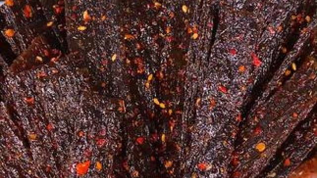 #妈呀太香了 这个臭干子辣条还是小时候的味道#真的太好吃了 #馋哭隔壁小孩 #童年记忆小零食 #无辣