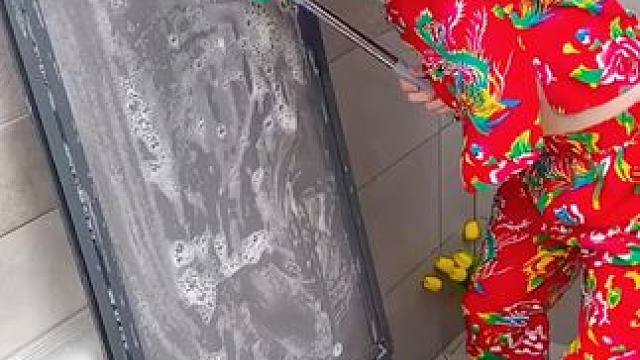 纱窗一面擦两面都干净，擦玻璃也不在话下，不留下痕迹#二合一纱窗刷  #纱窗刷  #纱窗清洁刷  #实