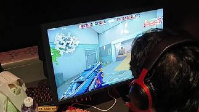 #无畏契约 在调试设备，热身。