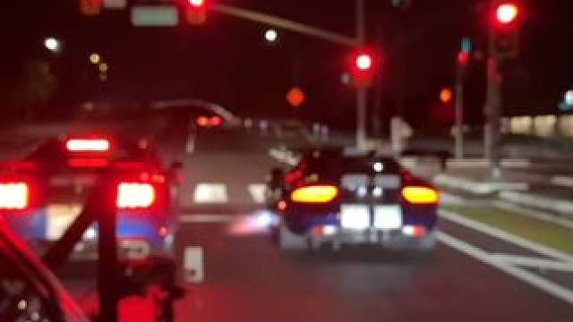 就问旁边的车你怕不怕 