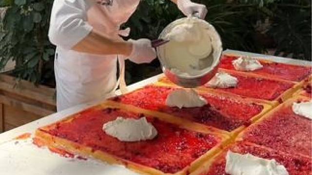 公司活动专属定制蛋糕 感谢对我们的信任，我们会继续保持执着与热情，用百分之百的认真与专业对待您的信任