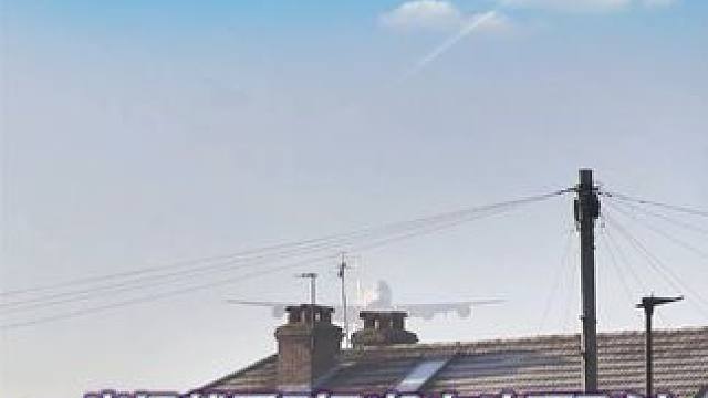 一出门抬头就看到客机#飞机