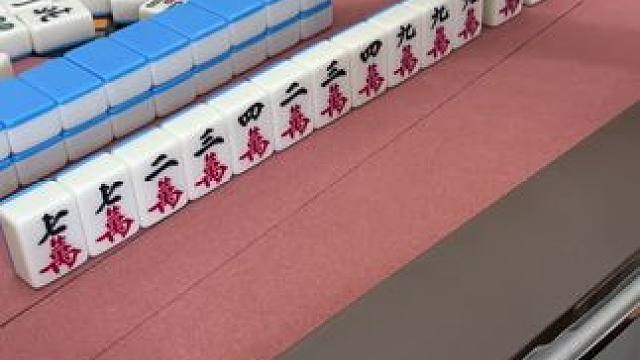 单吊三万，夹在中间的牌太难摸了 #富豪麻将  #麻将