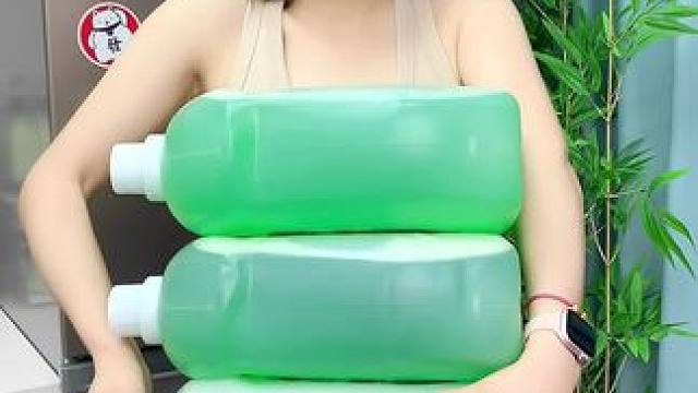 夏天到了，家里怎么能少了这个#拖地花露水  12斤装才12.99，太划算了，随便怎么用都不心疼#家用