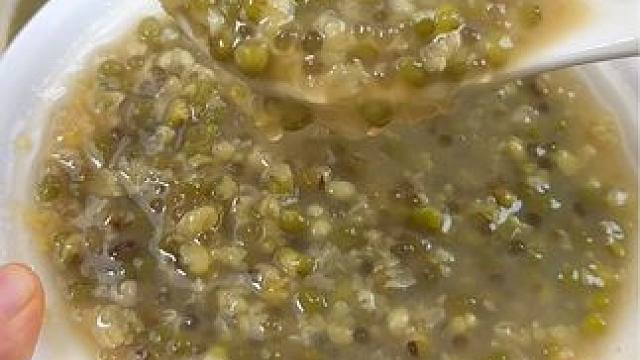 把绿豆冰一下，出锅就是夏天人人都爱吃的美食，太过瘾了#西米露