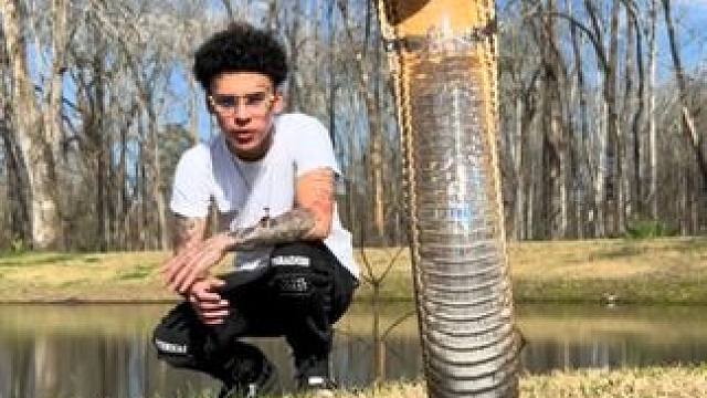 大辣条 #专业操作请勿模仿 #奇妙的动物 #野生动物零距离