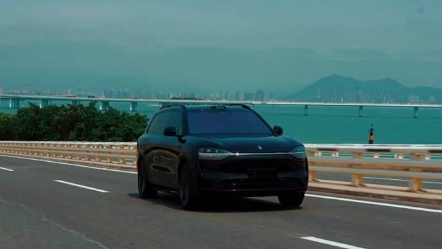 你们说说这台问界m9黑武士帅不帅