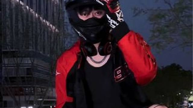 直视我
#机车 #感觉至上 #氛围感 #卡点 #反差变装