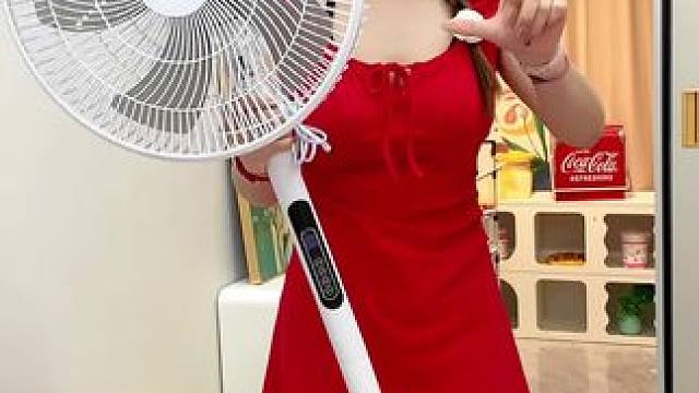 姐妹们 快来捡漏了 这个八档风力调节的#智能落地扇  风力大还柔和 趁现在价格合适 赶紧给家里安排上