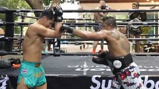 苏波邦有出色的爆发力和灵活性。他善于运用膝部和肘部进行攻击，同时也善于使用踢腿和拳击技巧。他的出拳准