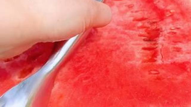 又到了清理纱窗的季节，试试#纱窗清洁刷  ，一面擦两面干净，另一边还可以用来擦玻璃 #二合一纱窗刷 