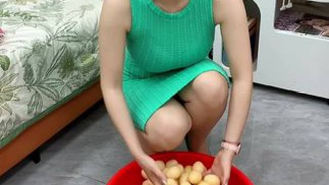 这朵唯大品牌的蚕丝安睡裤现在都到手34条了，还买啥杂牌的呀，有这个就够了，蚕丝裤就特别适合咱们女生夏