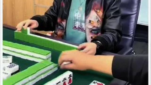 你要这么耍赖是吧 ，靠实力谁不会，你来啊？ #富豪麻将 #搞笑娱乐