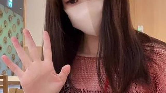 今日份店员pink #撸个妆 #戏精上线 #我被口红控制了 #女孩子买点口红怎么了 休息时间补个妆吧