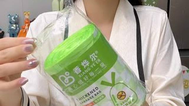 姐妹们快快快!天气热了，不想垃圾袋里有苍蝇蚊虫的，就赶紧去抢这个6.99到手100只的驱蚊垃圾袋，艾
