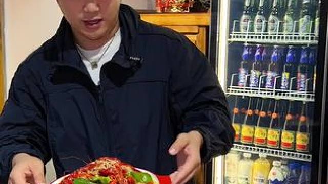 火锅店里的龙虾真便宜，而且这家老火锅味真不错#好店推荐 #火锅