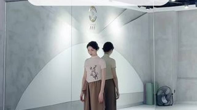 是谁在催的背面分解来啦，长按可以调速噢 #古典舞 #背面教学 #原创 #国风舞蹈 #我的新衣 编舞：