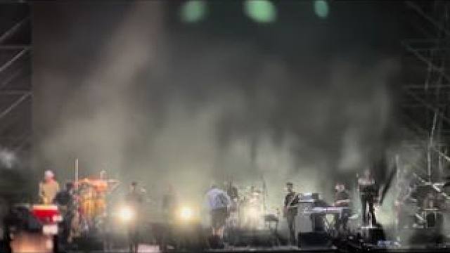 新疆草莓音乐节赵雷鼓楼4分钟纯享版 #乌鲁木齐草莓音乐节 #赵雷 #乌鲁木齐超级草莓音乐节 #新疆莓