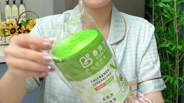 姐妹们快快快!天气热了，不想垃圾袋里有苍蝇蚊虫的，就赶紧去抢这个6.99到手100只的驱蚊垃圾袋，艾