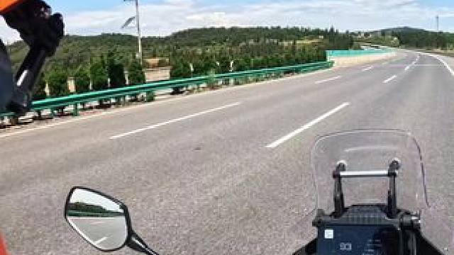 #固定机位安全拍摄 #第一视角 #骑行vlog #让骑行成为一种生活 #机车 还是大云南得天蓝 