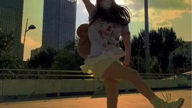 比起青春，我更爱现在的自己，但依然保持热血
#我比从前更好了#我爱我很棒 #即使明天是世界末日舞蹈挑