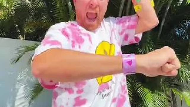 彩色小米尺的特殊玩法，这操作简直太牛了！ #看一遍笑一遍 #意想不到的结局 #万万没想到 #这操作都