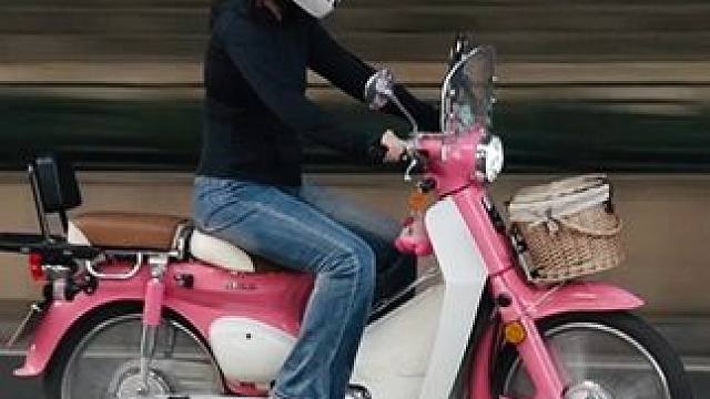 让我们相遇在这个夏天的午后，定格机车带来的浪漫#西安机车街拍 #南门追焦 #西安女骑 #西安街拍小林