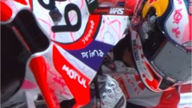 马丁贴地压弯和人睡在赛道有什么区别？#motogp #压弯 #机车 #专业动作请勿模仿