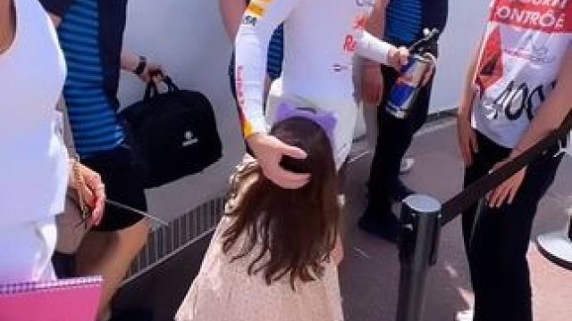 #2024摩纳哥大奖赛 维斯塔潘带小P一起来比赛，小P跟潘子感情好好哦～#维斯塔潘 #摩纳哥大奖赛