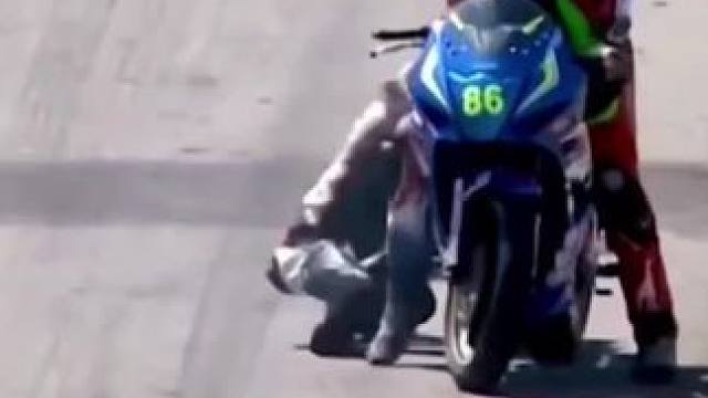 #摩托车比赛 #motogp #滑胎过弯 #专业动作请勿模仿