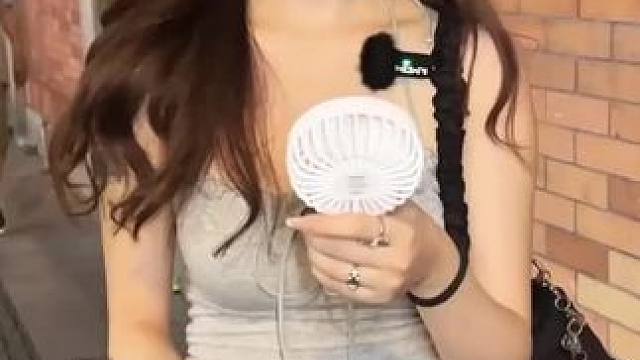 #街头采访 找一个身强力壮的男朋友，是一种什么体验呢？