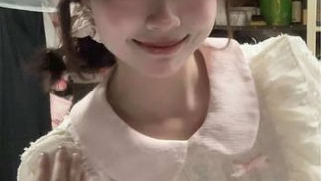 主波也是赶上跳这个舞了 #女大学生 #今天当甜妹 #小火人