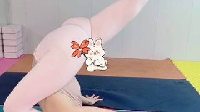 危险动作，请勿模仿#瑜伽 #一字马 #自律遇见更好的自己 #我的楼兰 #瑜伽女孩