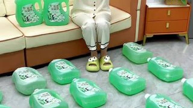 夏天到了，家里怎么能少了这个#拖地花露水  12斤装才12.99，太划算了，随便怎么用都不心疼#家用