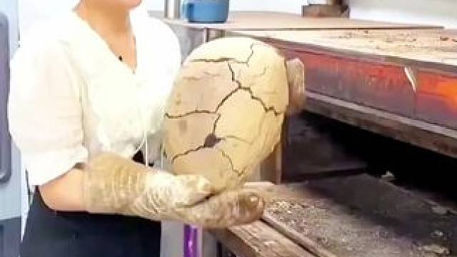 晚上不想出门在家，不想做菜了点个外卖到家的叫花鸡，好吃香嫩 #叫花鸡 #妈呀太香了 #大口吃肉的感觉