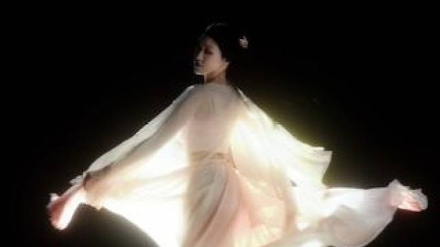 用最真的心换最深的情#舞蹈 #怨苍天变了心 #即兴