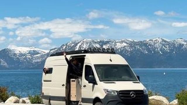 美好的一天开始 今天是湖景房#房车旅行 #沉浸式体验 #情侣日常