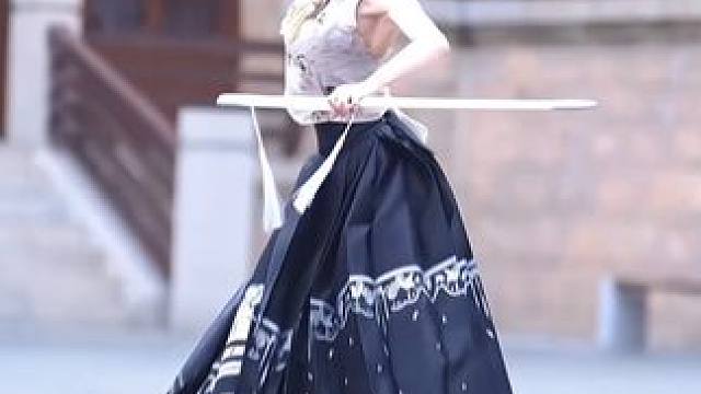 40°C地面我尽力了…#古典舞 #古风变装 #剑舞 #马面裙 #开播吧国潮