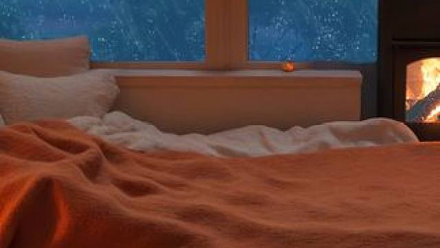 狂风暴雨中的温馨小屋，就在这里安心入睡吧！ #雨声助眠 #白噪音 #助眠视频 #雨声催眠