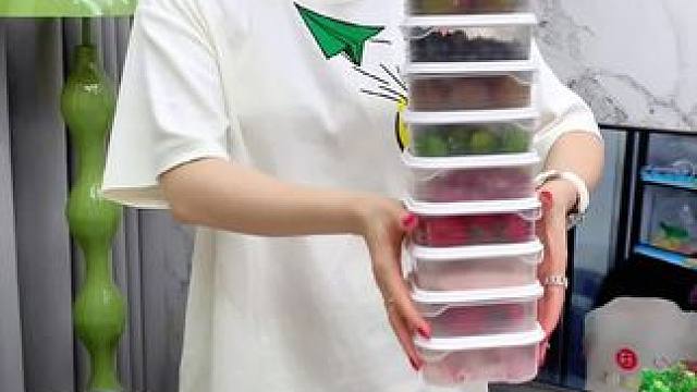 几毛钱一个的保鲜盒我又买了一套，外出野餐装个水果零食也太方便啦，还能进微波炉，冰箱冷藏冷冻也没问题#