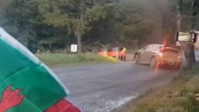 在WRC泥泞赛道上，四辆拉力神车上演精彩绝伦的极致漂移过弯，你觉着哪辆用时最短？#wrc拉力赛 #漂