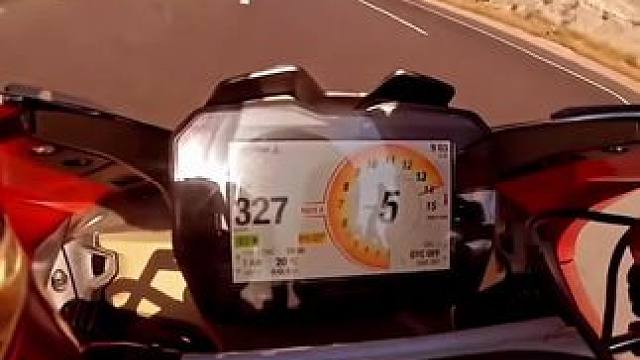 冠军在赛道，骑士在街道，勇士在曼岛。拉满油门我可能会死，但松掉油门，我的生命将毫无意义#速度与激情 