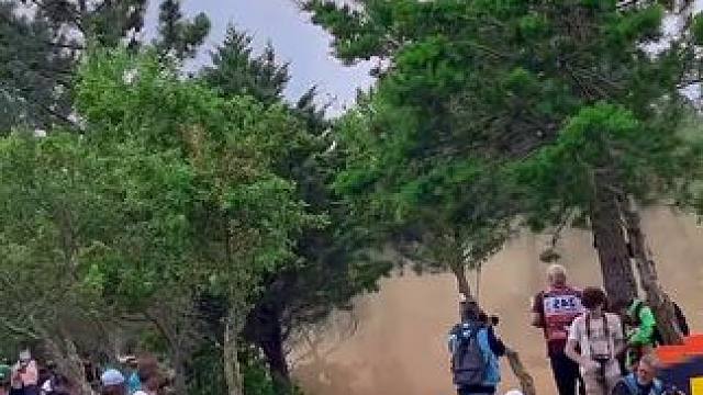 玩的比你狠，站的比你稳#极限运动#wrc拉力赛 #弯道快才是真的快 #贴地飞行 #专业动作请勿模仿