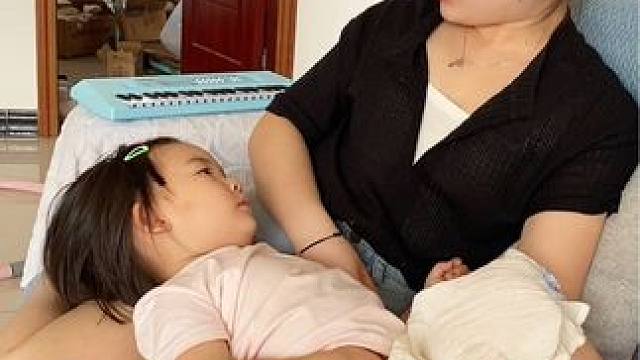 2岁宝宝脑回路太可怕了，随便问个神级问题就能把大人考住，新脑子就是好用！#萌娃养成记 #人类幼崽 #